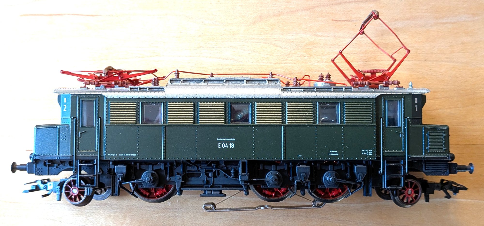 marklin-37470-01-side Märklin HO 37470 DB Class E 04 mfx Digital Electric Locomotive mfx - NOS - Image 1